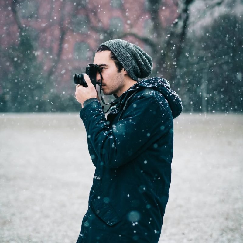 young-photographer-in-wintertime-1.jpg